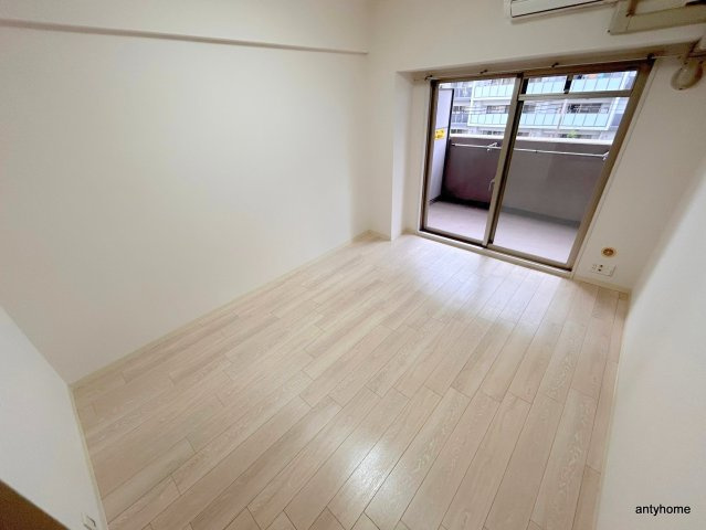サムティ中之島ウエスト　仲介手数料無料の居間・リビング