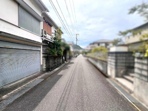 高知市加賀野井１丁目の売地の周辺|周辺道路は整備されて通行しやすい環境です。