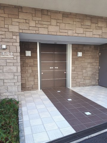 ファインクレスト護国寺のエントランス