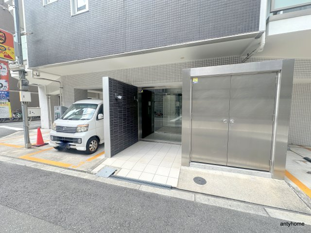 CHATEAU NAMBA RIPPLE　仲介手数料無料のエントランス