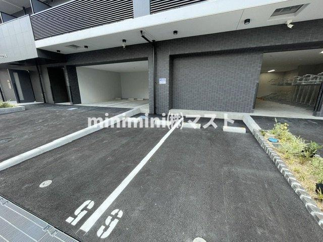アドバンス大阪メルディアの駐車場