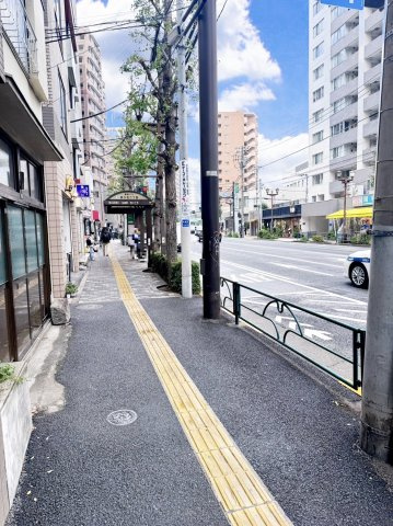 エスコート東大前の周辺