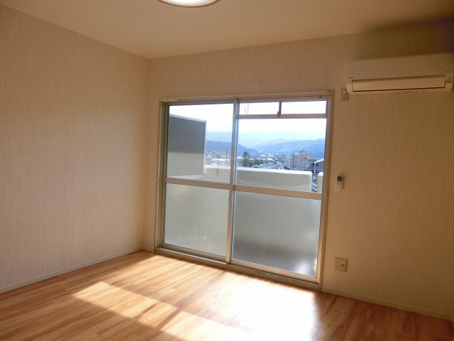 フォレストコートの洋室|★日当たりが良く明るいお部屋です