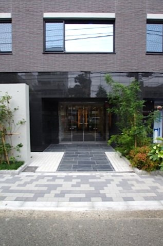 北区昭和町２丁目の賃貸マンションのエントランス