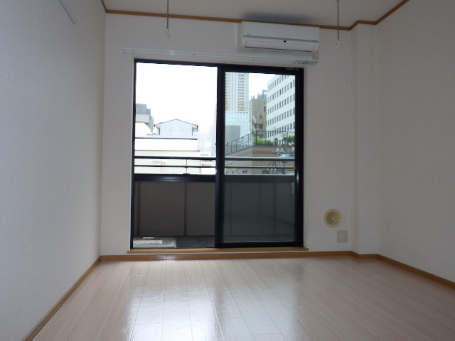 ＦＬＡＴ２１の居間・リビング|★明るいお部屋です★