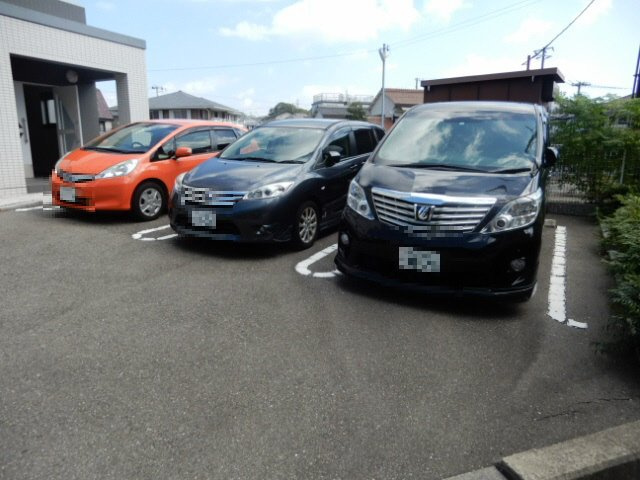 西舞子壱番館の駐車場