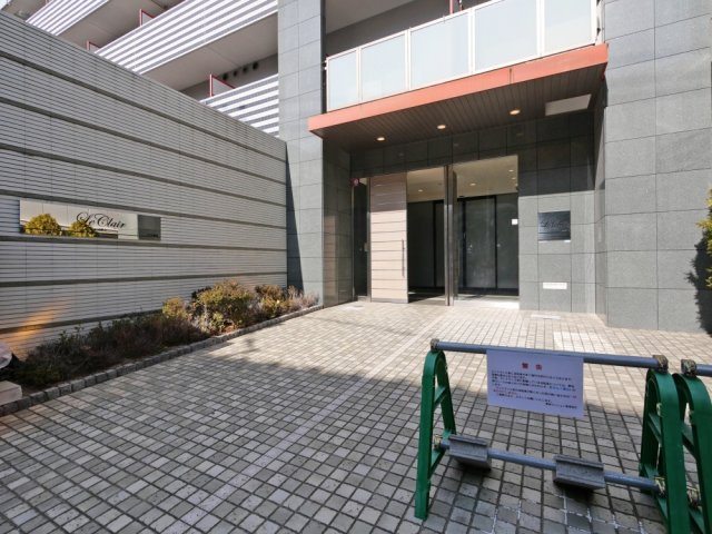 ルクレ難波のエントランス