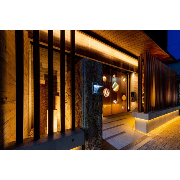 NEO JAPANESQUE 出来町(ネオジャパネスク出来町)のエントランス