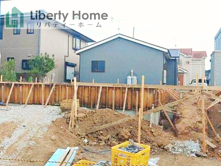 龍ケ崎市中根台第4　新築戸建　2号棟の前面道路含む現地写真