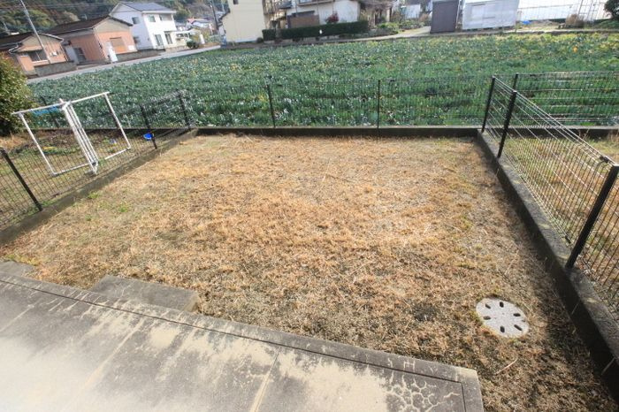 クレセント・モアの庭|陽当たり良好なお庭です♪