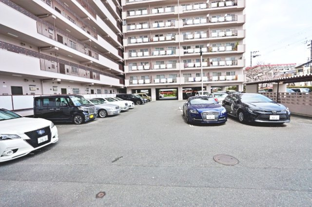 日商岩井菫橋ハイツの駐車場