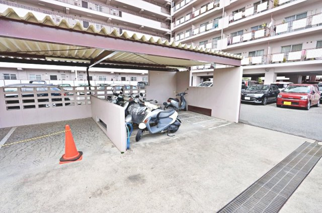 日商岩井菫橋ハイツの駐輪場