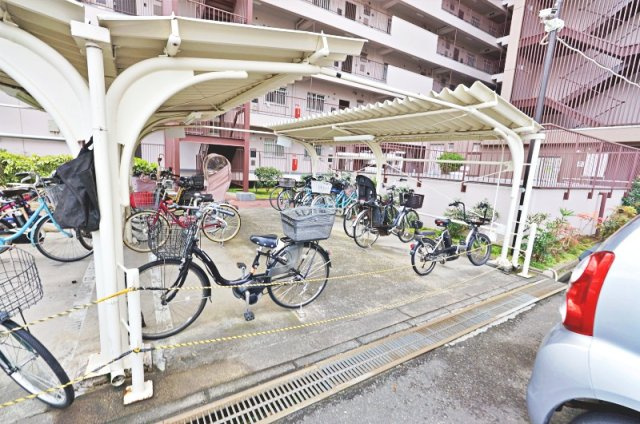 日商岩井菫橋ハイツの駐輪場