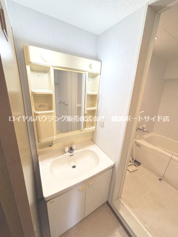※修繕前の室内写真になります。