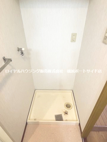 ※修繕前の室内写真になります。