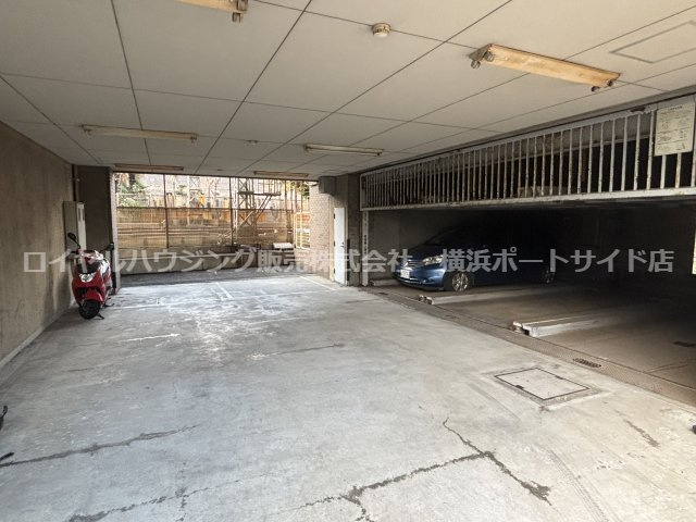 【駐車場】