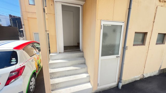 八百七ビルの外観