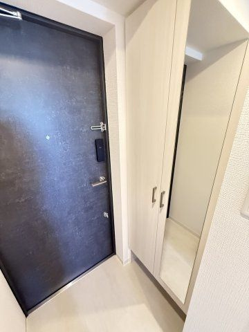 エスリード大阪エヴォルツの玄関