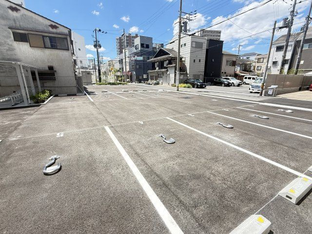 エスリード大阪エヴォルツの駐車場