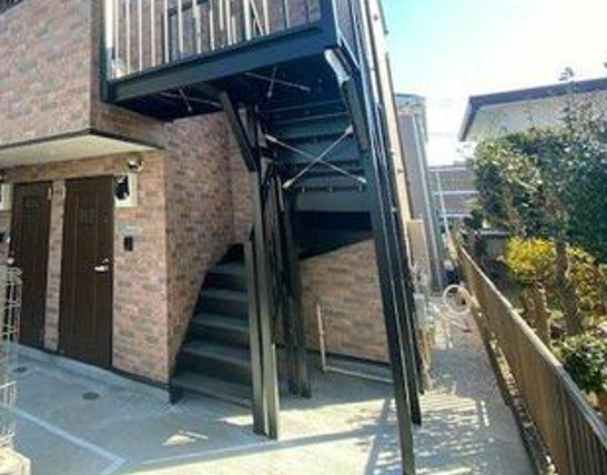 藤沢市湘南台４丁目のアパートのエントランス