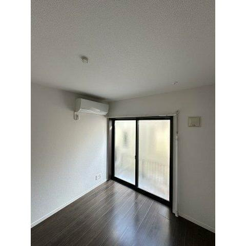 藤沢市湘南台４丁目のアパートの居間・リビング