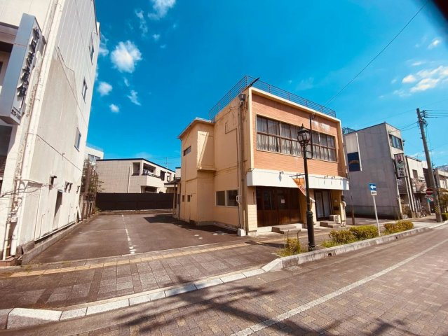 八百七ビルの駐車場