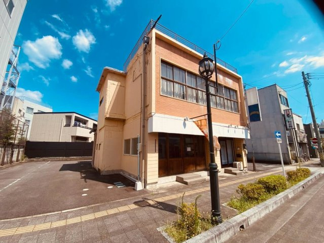 八百七ビルの駐車場
