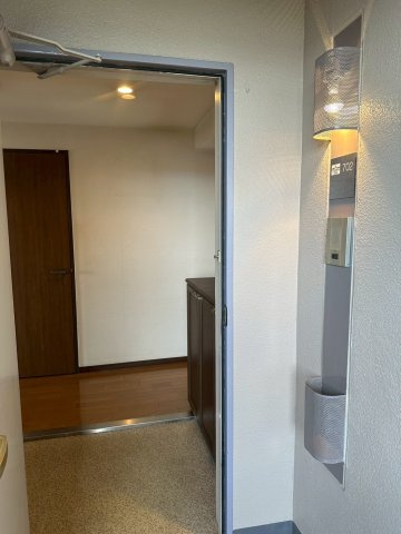 宇都宮プラザB棟の玄関