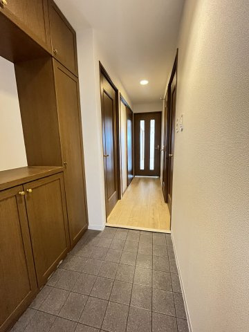 セイフテック表参道　の玄関|玄関は、土間部分タイルから廊下まで一新しました。