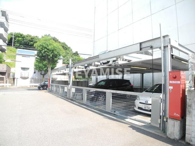 modern palazzo文教の駐車場
