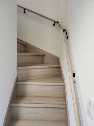 旭台戸建賃貸住宅 (家賃補助対象物件）ペット相談のその他共用部分|2階への階段口