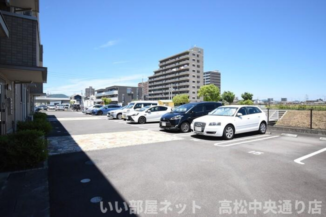 【駐車場】 | ジーニアス木太 | 駐車場