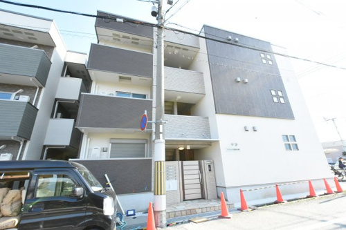 オートロック、モニター付きインターホン完備☆