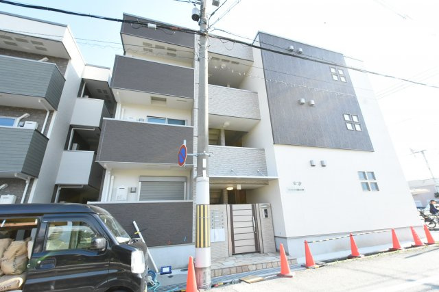 オートロック、モニター付きインターホン完備☆