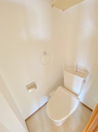 温水洗浄便座付きのトイレです♪