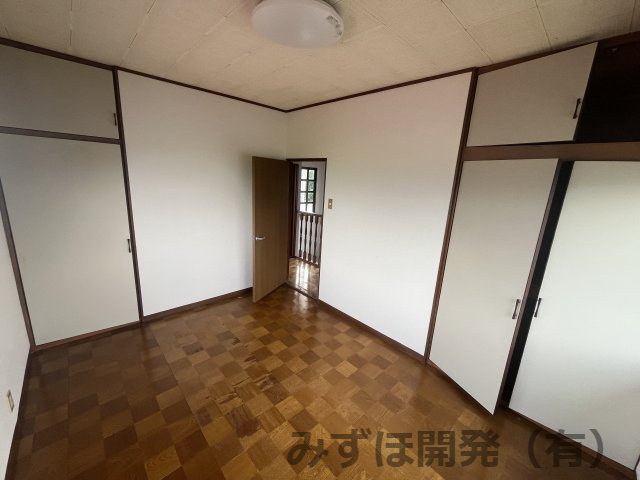 山形市志戸田1355番地1の洋室