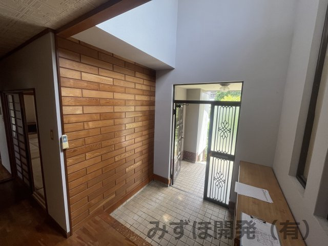 山形市志戸田1355番地1の玄関|吹抜けで開放感のある玄関です