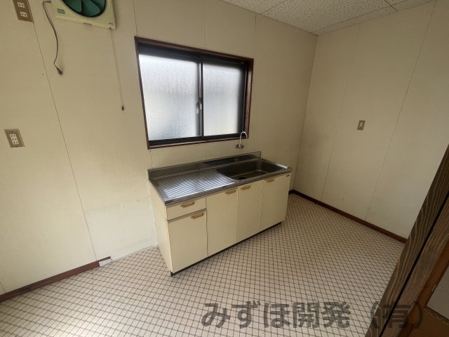 山形市志戸田1355番地1のキッチン