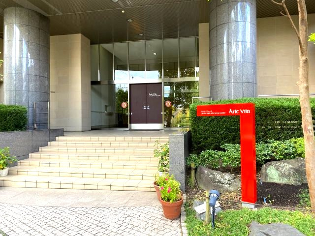 外観のメインエントランス