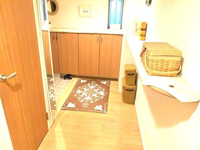 玄関からリビングは見えません