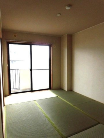 エスポワール御堂島の寝室|風通しも良い寝室です☆
