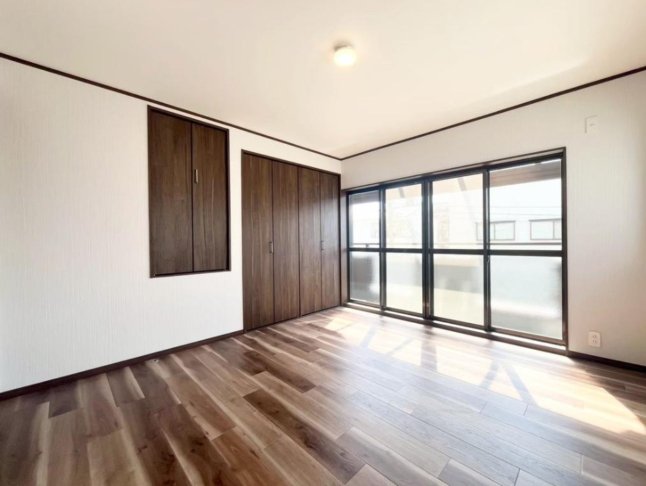 東淀川区下新庄４丁目　中古戸建の居間・リビング|ゆったり過ごせるリビングです