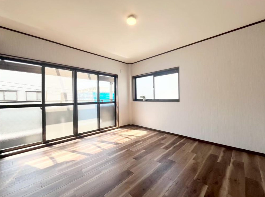 東淀川区下新庄４丁目　中古戸建の居間・リビング|ゆったり過ごせるリビングです