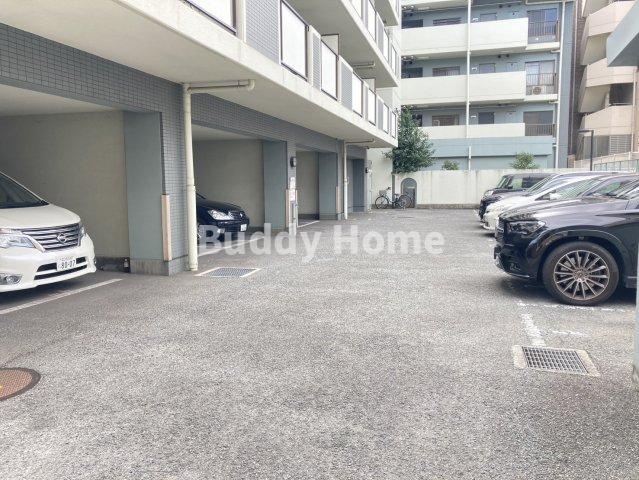 ルミエールコート住吉の駐車場