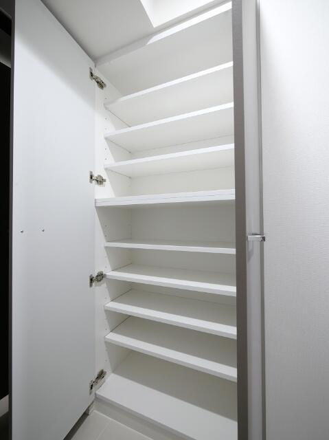 ＰＲＥＭＩＵＭ　ＣＵＢＥ　池袋本町の収納|収納スペースです