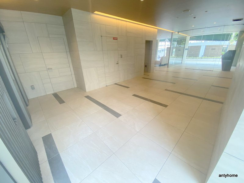 スプランディッド難波WESTⅡ　仲介手数料のロビー