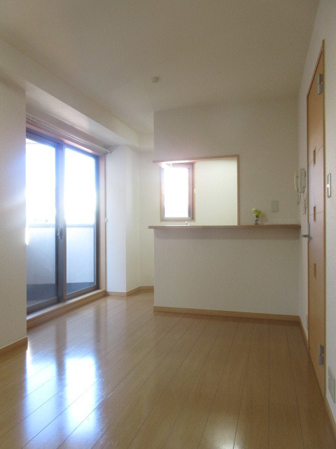 プレスティージ大谷口の居間・リビング|★明るいフローリングのお部屋です★