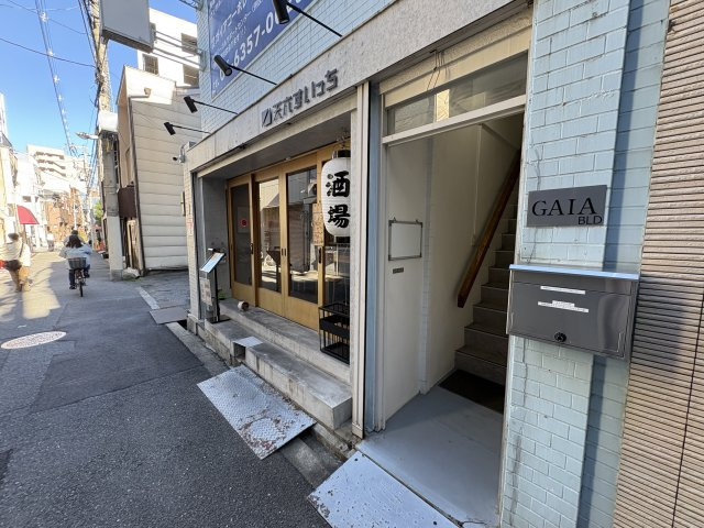 大阪市北区国分寺２丁目の店舗事務所のエントランス
