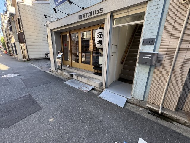 大阪市北区国分寺２丁目の店舗事務所のエントランス