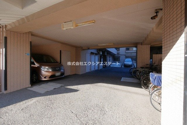 朝日プラザパレセーヌの駐車場